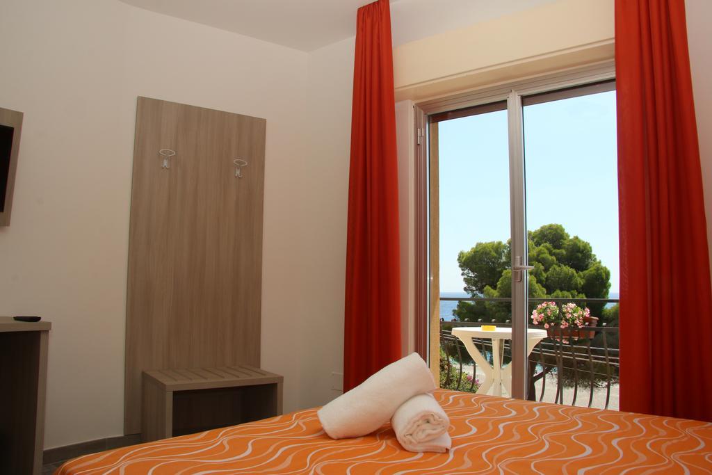 Chrismare Hotel Mazzeo Ngoại thất bức ảnh